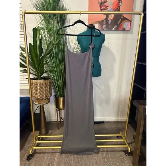 Double Lined Bodycon Maxi Dress in Gray- Size Medium - Picture 3 of 12